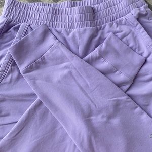 Alo yoga soft lilac jogger